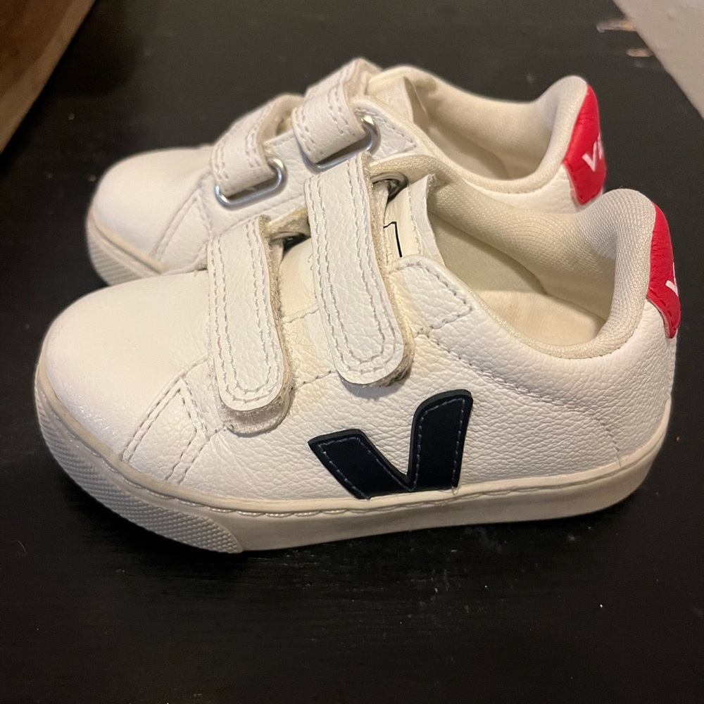Toddler Vejas